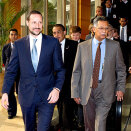 Crown Prince Haakon arrives at a business seminar at Mandarin Oriental i Kuala Lumpur (Foto: Gorm Kallestad / Scanpix)